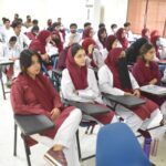 تم پڑھی لکھی ہے چلو سپیلنگ بتاو، انوپم کھیر کی سہیل احمد کی آڈیو پر ویڈیو وائرل