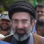 آیت اللّٰہ علی خامنہ ای کے بیٹے مجتبیٰ خامنہ ای کو ایران کا سپریم لیڈر منتخب کرلیا گیا۔ غیر ملکی میڈیا